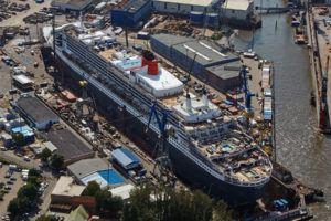 Queen Mary 2 bei Blohm+Voss in Hamburg. Foto: Blohm+Voss