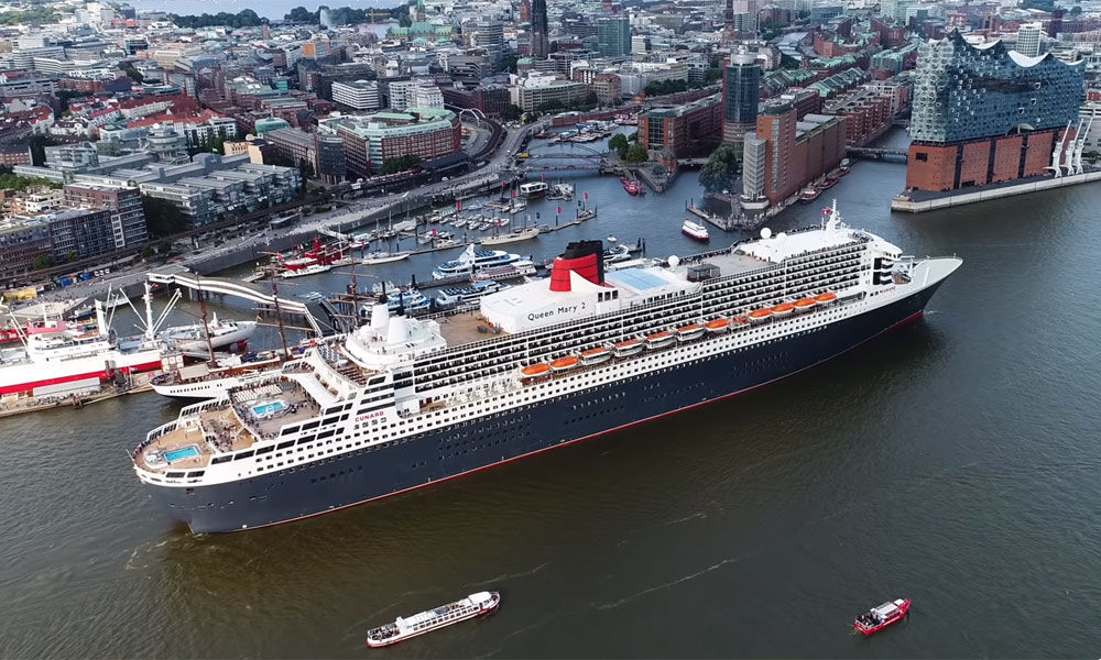 Queen Mary 2 in Hamburg