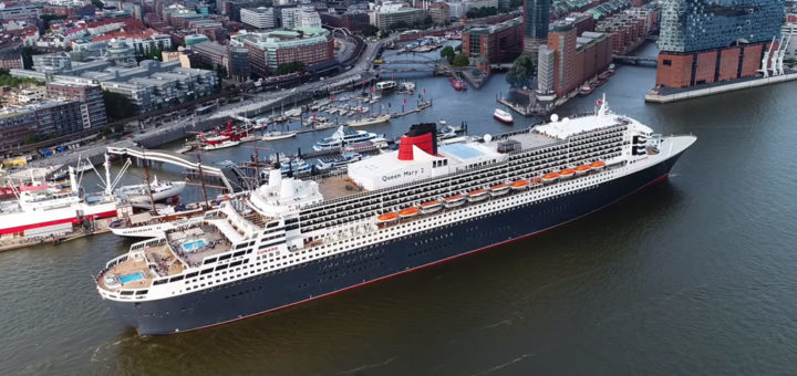 Queen Mary 2 in Hamburg