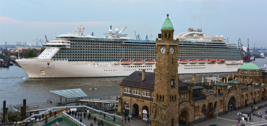 Regal Princess beim Erstanlauf in Hamburg. Foto: Hamburg Cruise Center