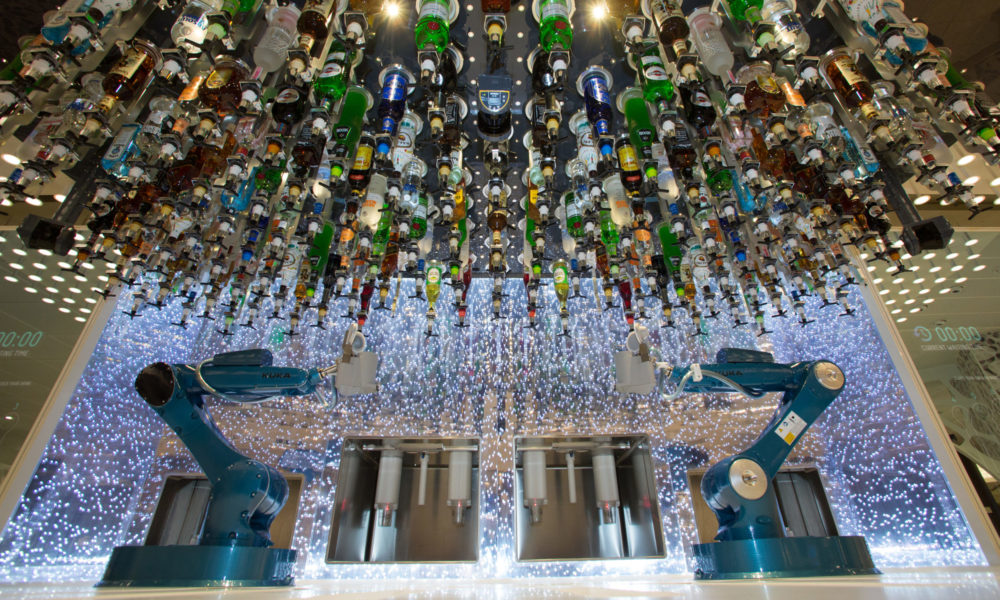 Bionic Bar der Symphony of the Seas. Foto: Royal Caribbean International