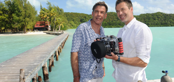 Traumschiff-Kapitän Viktor und sein Freund Dirk in Palau. Foto: Dirk Bartling / ZDF