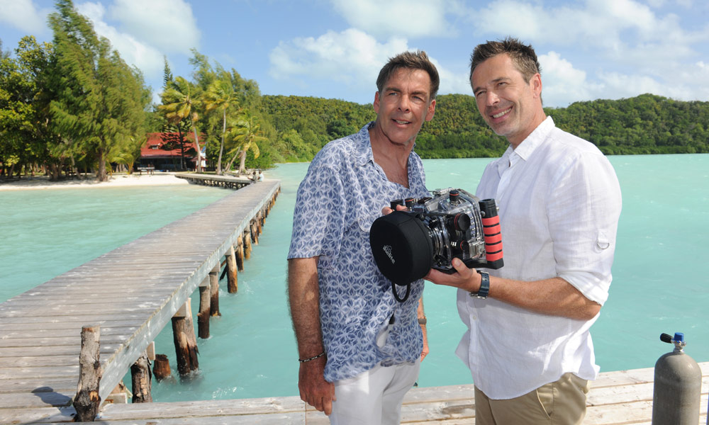 Traumschiff-Kapitän Viktor und sein Freund Dirk in Palau. Foto: Dirk Bartling / ZDF